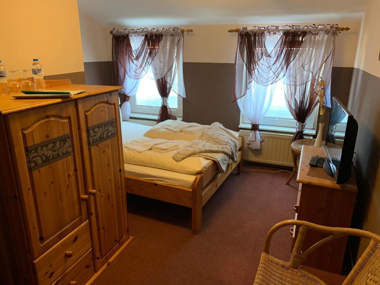 Hotel Mythos Oranienburg Esterno foto